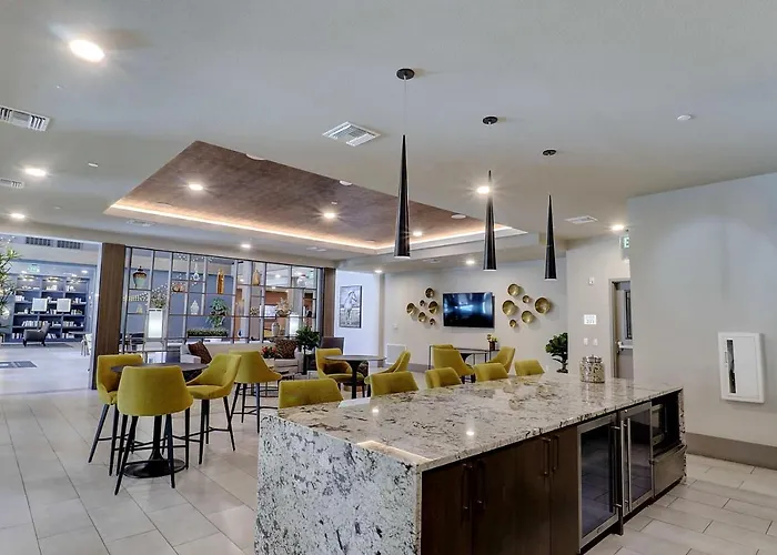 Luxury Remote Work & Indulge In Comfort & Style G4004 Apartment