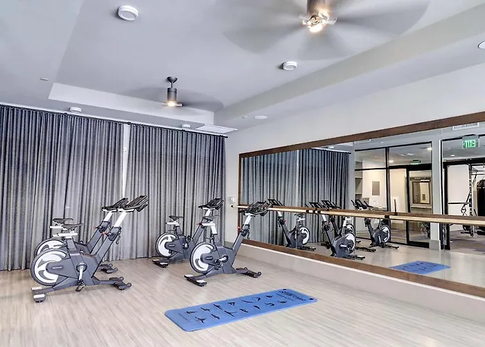 Luxury Remote Work & Indulge In Comfort & Style G4004 Apartment *