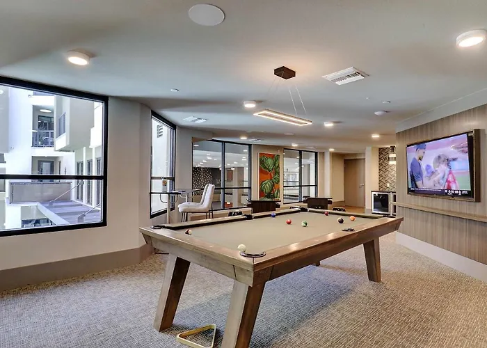 Luxury Remote Work & Indulge In Comfort & Style G4004 Apartment Scottsdale