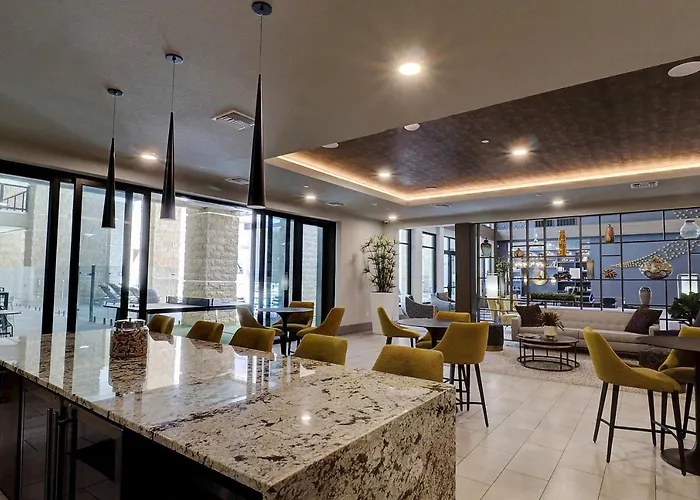 Apartment Luxury Remote Work & Indulge In Comfort & Style G4004