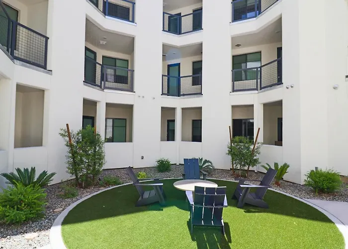 Apartment Luxury Remote Work & Indulge In Comfort & Style G4004
