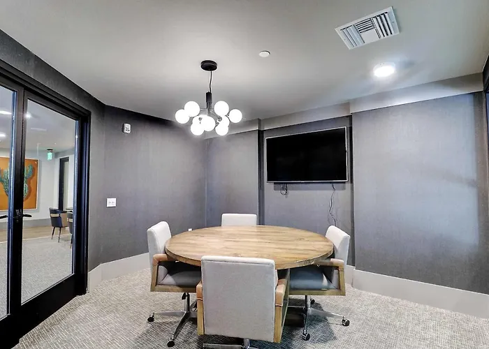 Apartment Luxury Remote Work & Indulge In Comfort & Style G4004 *