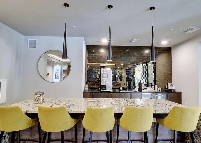Luxury Remote Work & Indulge In Comfort & Style G4004 Scottsdale