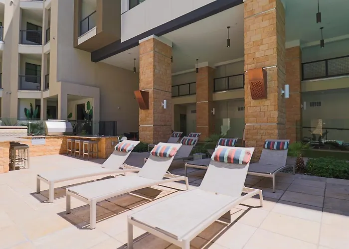 Luxury Remote Work & Indulge In Comfort & Style G4004 Apartment