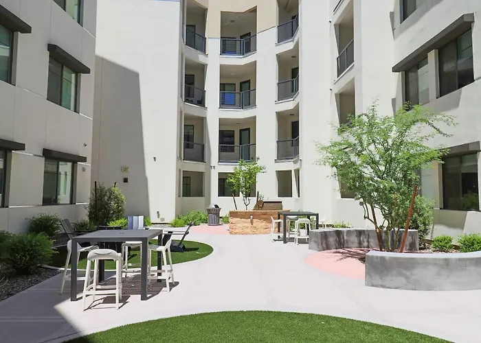 Apartment Luxury Remote Work & Indulge In Comfort & Style G4004 *