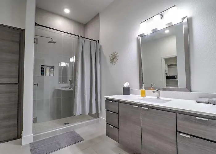 Luxury Remote Work & Indulge In Comfort & Style G4004 Apartment Scottsdale