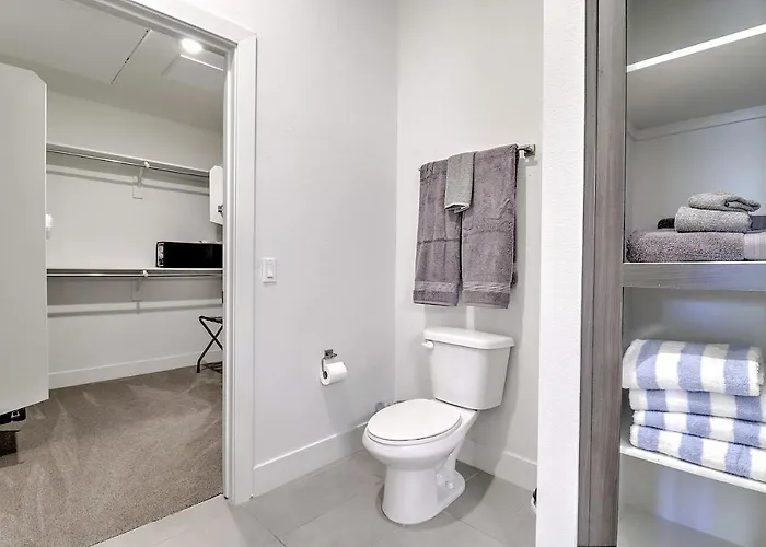 Apartment Luxury Remote Work & Indulge In Comfort & Style G4004 *