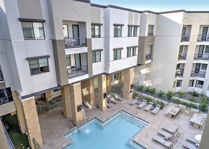 Apartment Luxury Remote Work & Indulge In Comfort & Style G4004 *