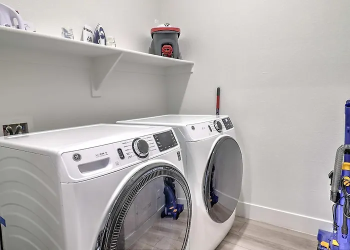 Apartment Luxury Remote Work & Indulge In Comfort & Style G4004 *