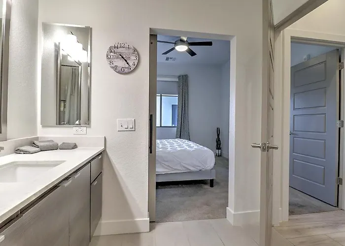 Apartment Luxury Remote Work & Indulge In Comfort & Style G4004 *