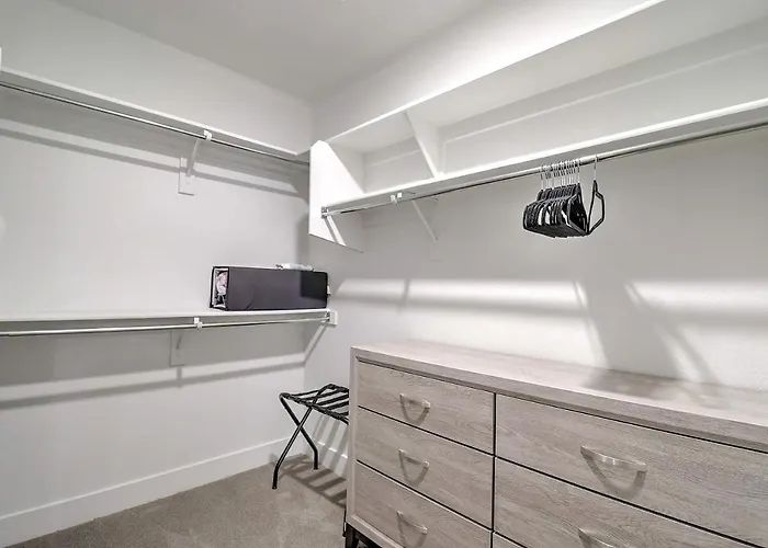 Luxury Remote Work & Indulge In Comfort & Style G4004 Apartment Scottsdale