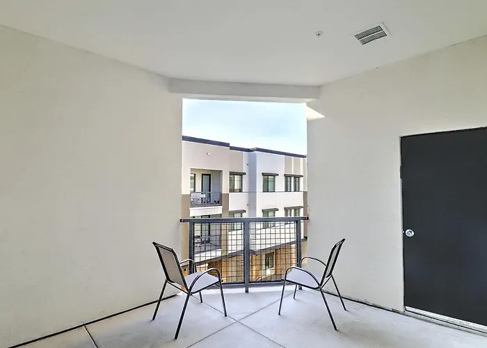 Luxury Remote Work & Indulge In Comfort & Style G4004 Apartment Scottsdale