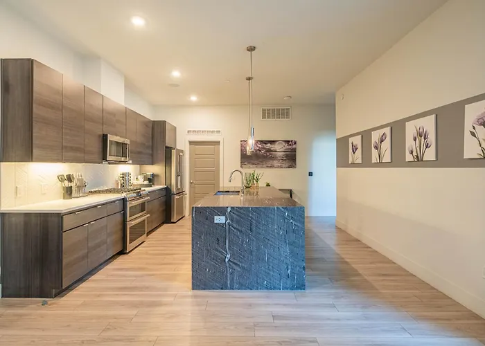 Apartment Luxury Remote Work & Indulge In Comfort & Style G4004