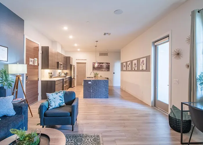 Apartment Luxury Remote Work & Indulge In Comfort & Style G4004
