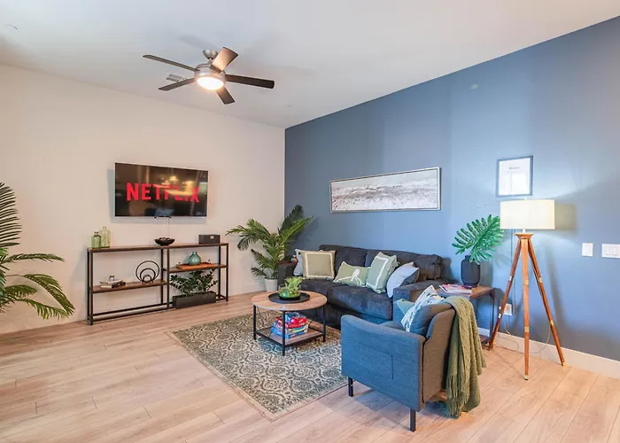Apartment Luxury Remote Work & Indulge In Comfort & Style G4004