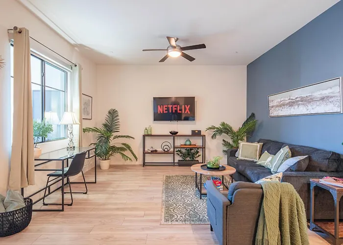 Luxury Remote Work & Indulge In Comfort & Style G4004 Scottsdale