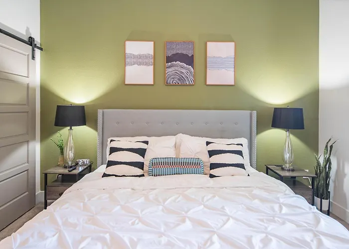 Luxury Remote Work & Indulge In Comfort & Style G4004 Apartment Scottsdale